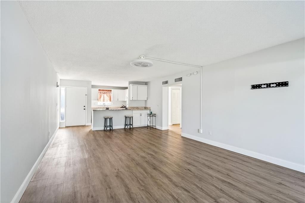 На продажу: $160,000 (2 спален, 2 ванн, 1272 Квадратных фут)