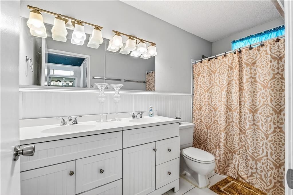 На продажу: $160,000 (2 спален, 2 ванн, 1272 Квадратных фут)