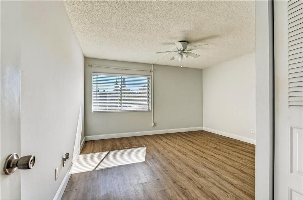 На продажу: $160,000 (2 спален, 2 ванн, 1272 Квадратных фут)