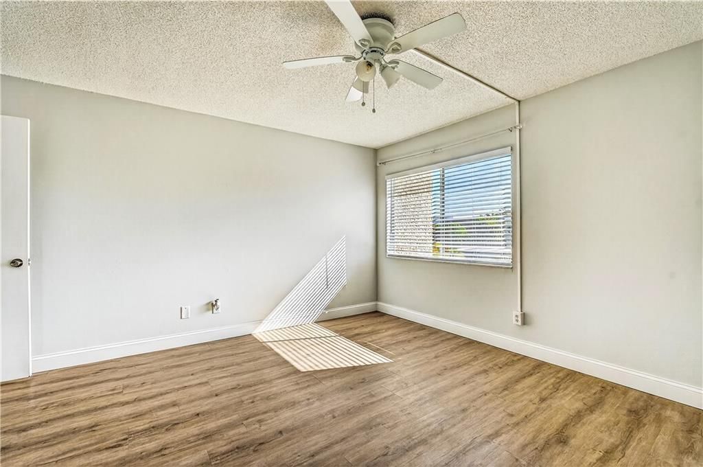 На продажу: $160,000 (2 спален, 2 ванн, 1272 Квадратных фут)