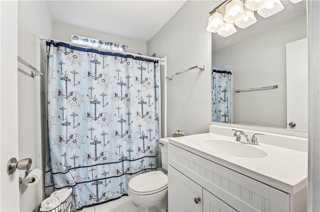 На продажу: $160,000 (2 спален, 2 ванн, 1272 Квадратных фут)