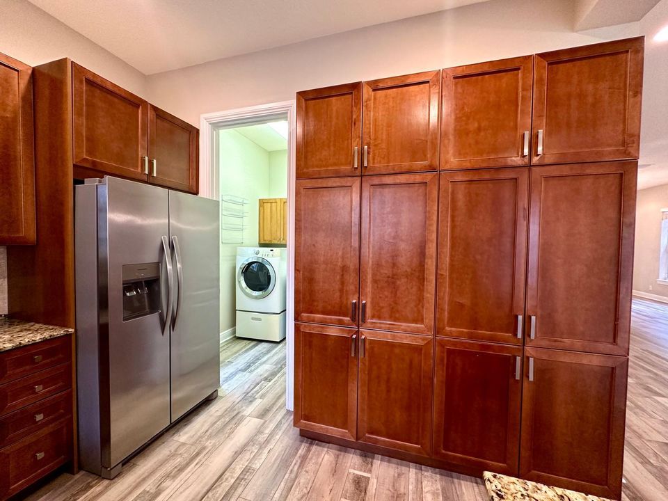 Под контрактом: $4,750 (4 спален, 3 ванн, 2592 Квадратных фут)