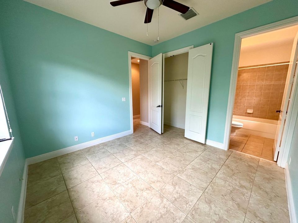 Под контрактом: $4,750 (4 спален, 3 ванн, 2592 Квадратных фут)