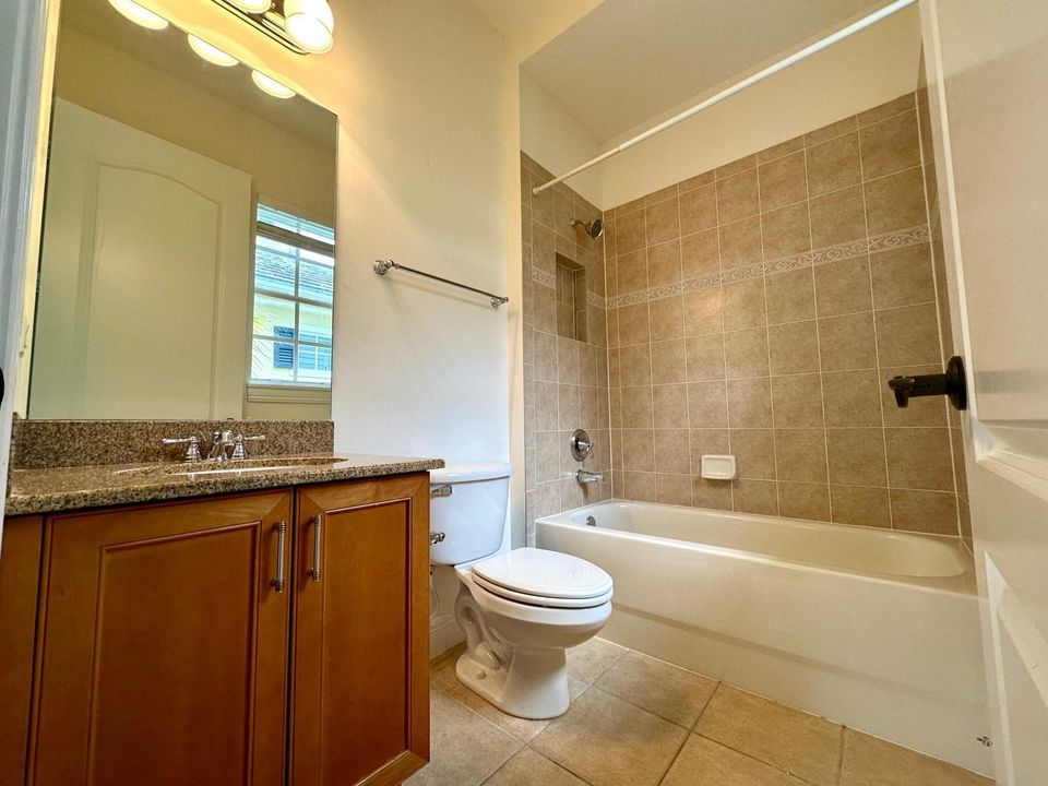 Под контрактом: $4,750 (4 спален, 3 ванн, 2592 Квадратных фут)