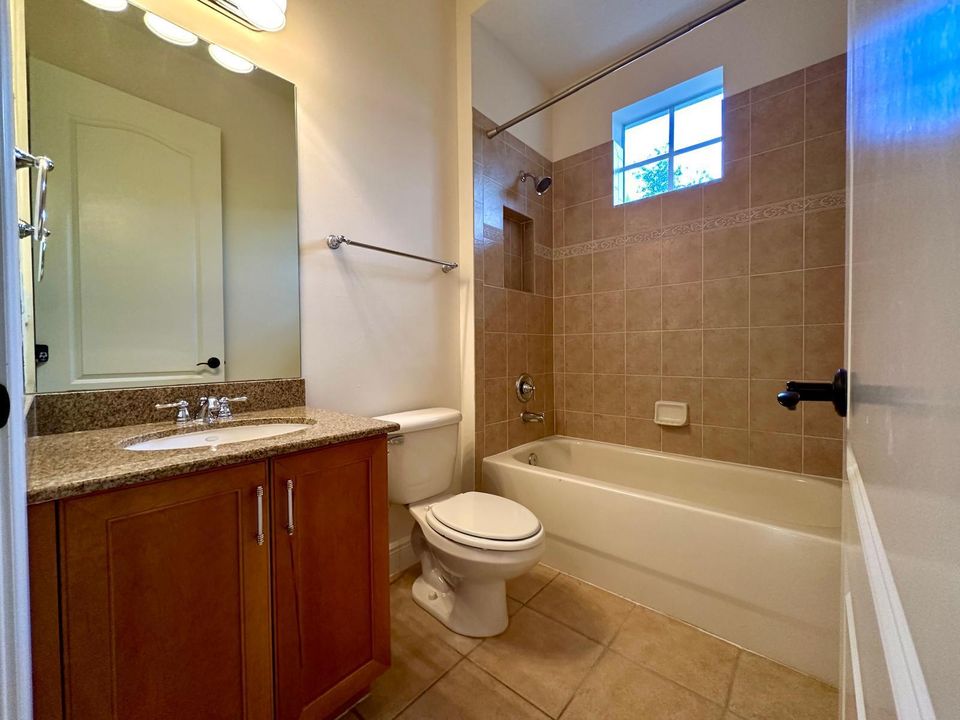 Под контрактом: $4,750 (4 спален, 3 ванн, 2592 Квадратных фут)