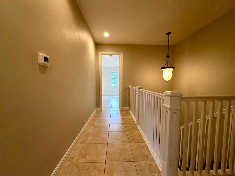 Под контрактом: $4,750 (4 спален, 3 ванн, 2592 Квадратных фут)