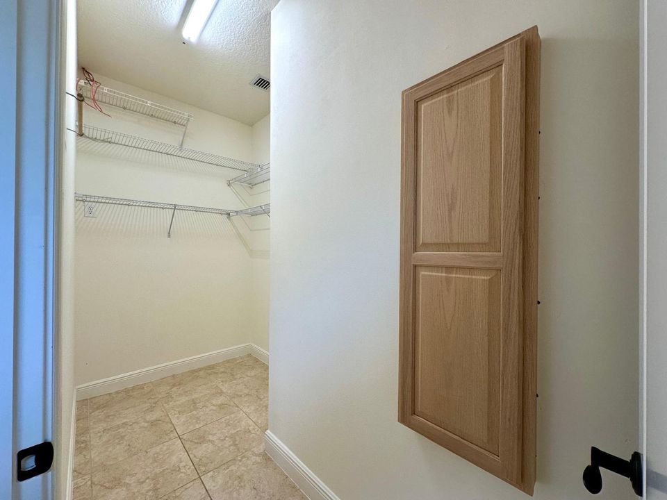 Под контрактом: $4,750 (4 спален, 3 ванн, 2592 Квадратных фут)