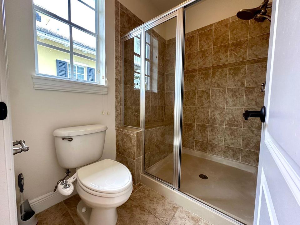 Под контрактом: $4,750 (4 спален, 3 ванн, 2592 Квадратных фут)