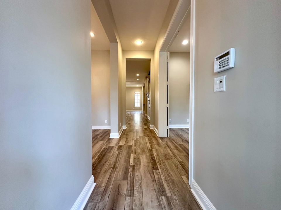 Под контрактом: $4,750 (4 спален, 3 ванн, 2592 Квадратных фут)