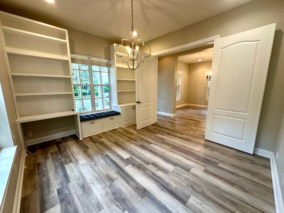 Под контрактом: $4,750 (4 спален, 3 ванн, 2592 Квадратных фут)