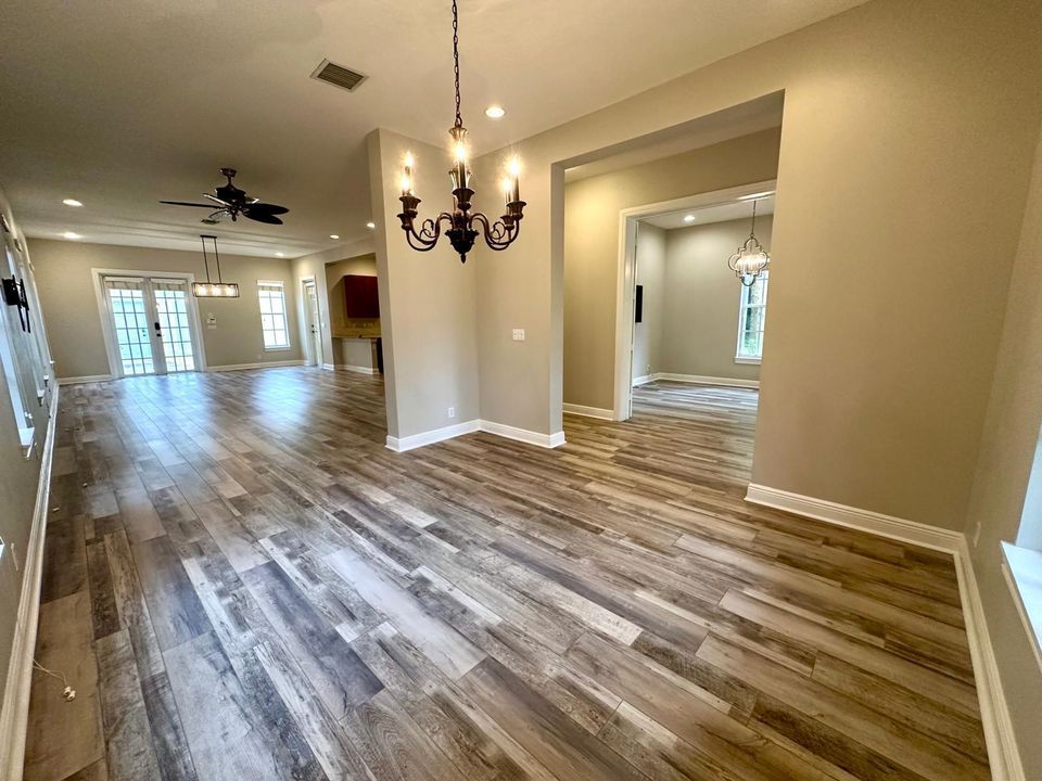 Под контрактом: $4,750 (4 спален, 3 ванн, 2592 Квадратных фут)