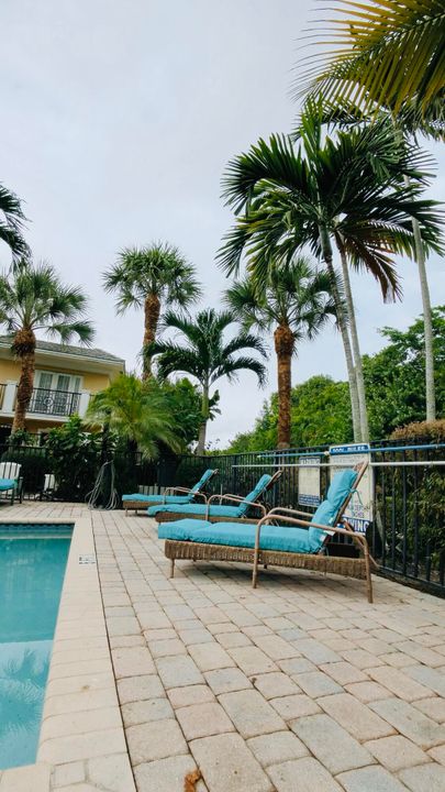 出租: $3,450 (2 贝兹, 2 浴室, 1200 平方英尺)