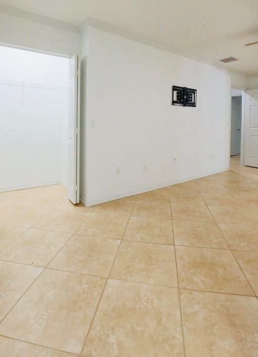 出租: $3,450 (2 贝兹, 2 浴室, 1200 平方英尺)