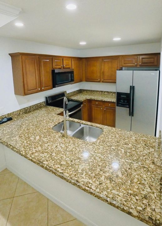 出租: $3,450 (2 贝兹, 2 浴室, 1200 平方英尺)