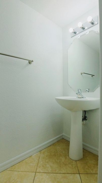 出租: $3,450 (2 贝兹, 2 浴室, 1200 平方英尺)