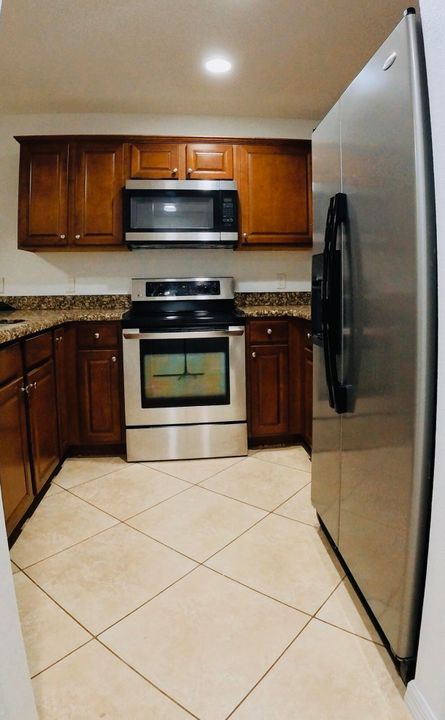 出租: $3,450 (2 贝兹, 2 浴室, 1200 平方英尺)