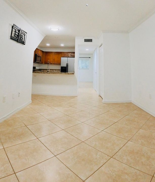 出租: $3,450 (2 贝兹, 2 浴室, 1200 平方英尺)