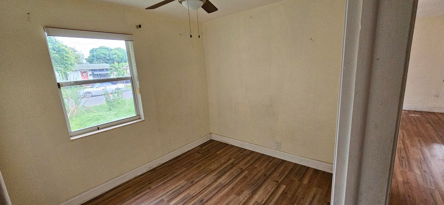 合同活跃: $240,000 (3 贝兹, 1 浴室, 864 平方英尺)