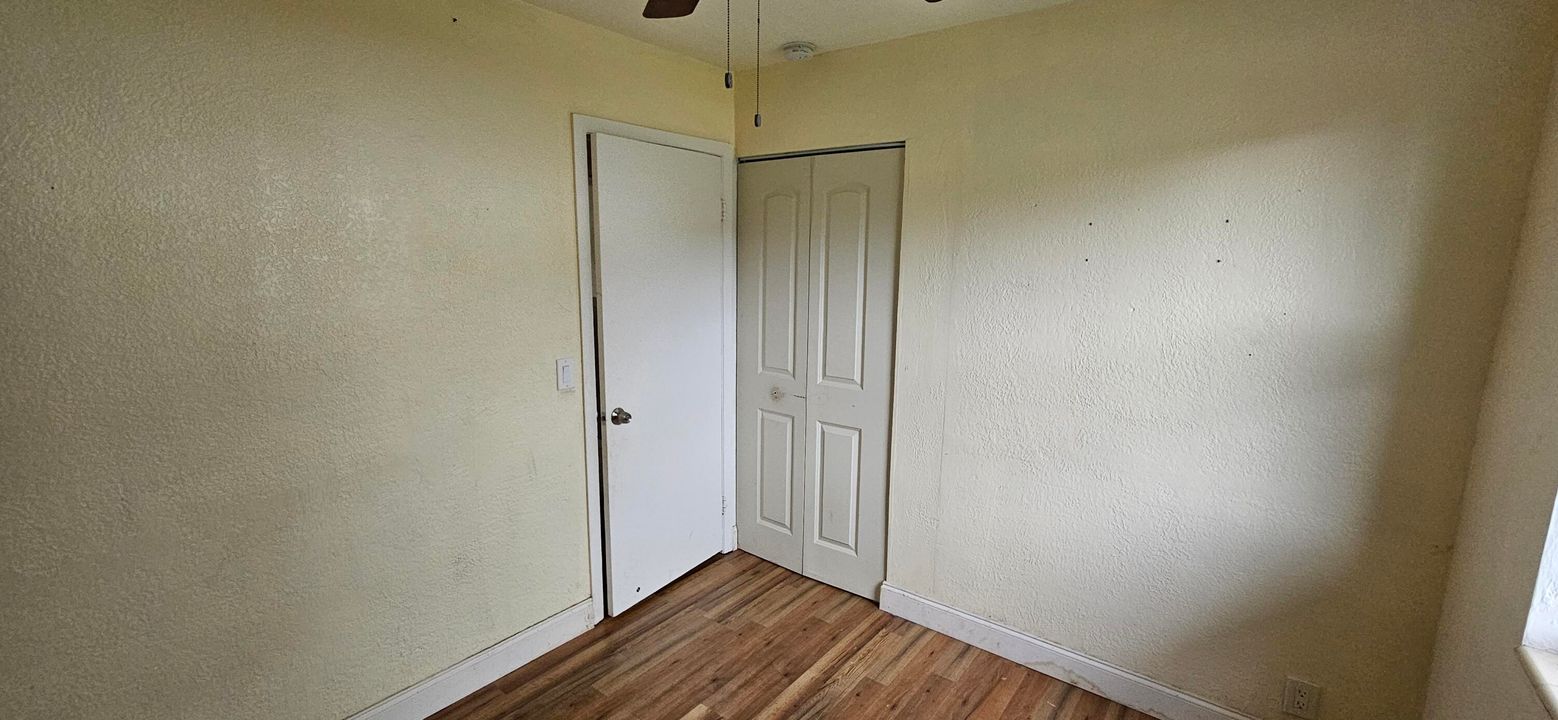 合同活跃: $240,000 (3 贝兹, 1 浴室, 864 平方英尺)