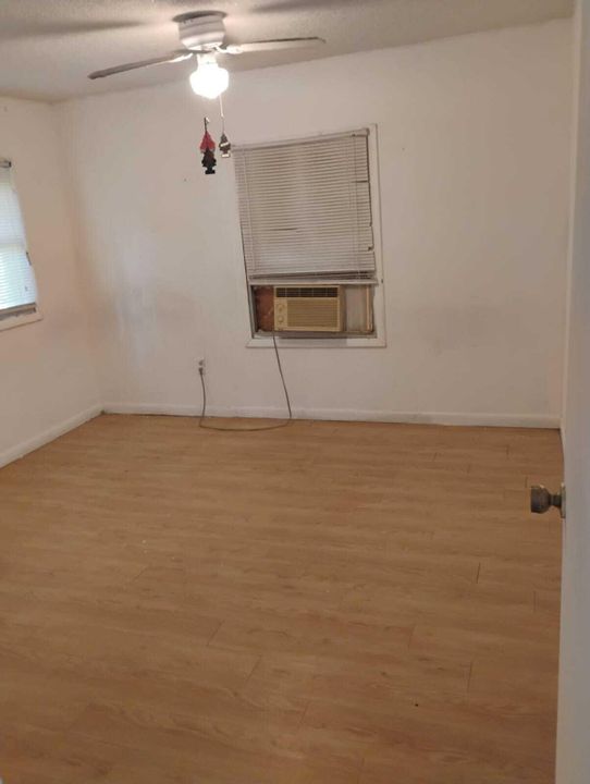 На продажу: $145,500 (2 спален, 1 ванн, 777 Квадратных фут)