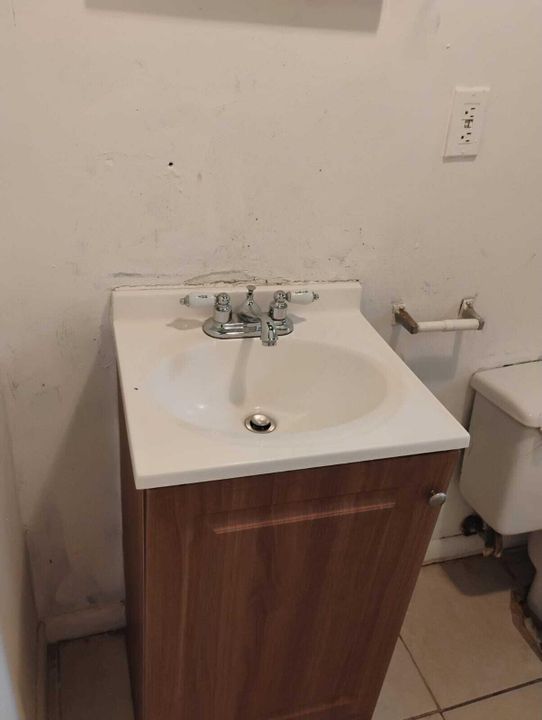 На продажу: $145,500 (2 спален, 1 ванн, 777 Квадратных фут)