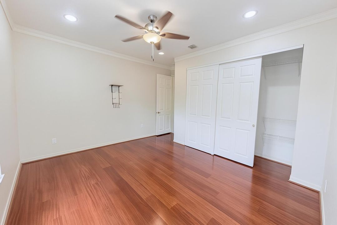 合同活跃: $3,500 (4 贝兹, 3 浴室, 2501 平方英尺)