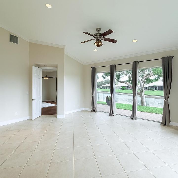 合同活跃: $3,500 (4 贝兹, 3 浴室, 2501 平方英尺)