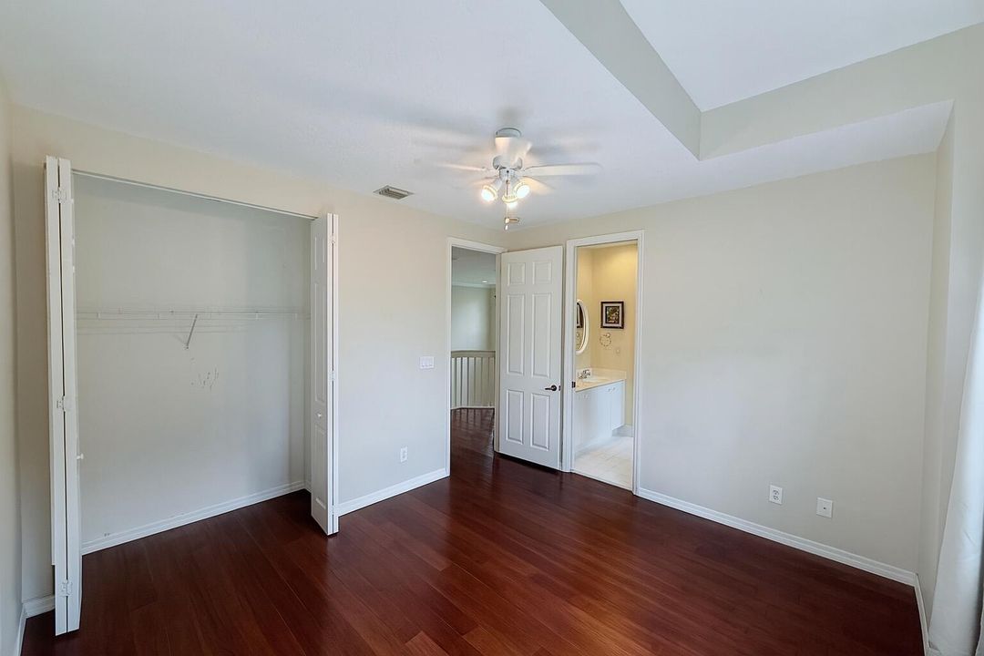 合同活跃: $3,500 (4 贝兹, 3 浴室, 2501 平方英尺)