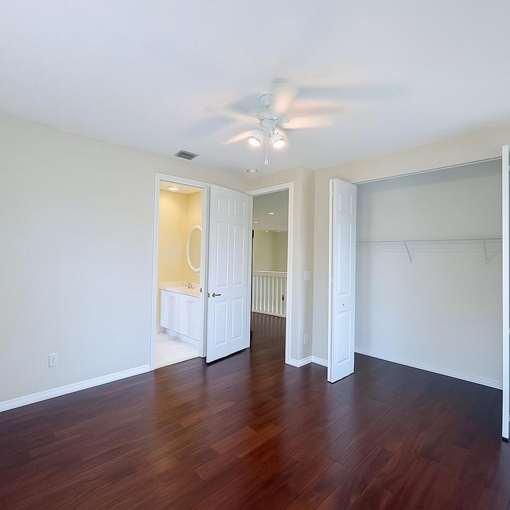 合同活跃: $3,500 (4 贝兹, 3 浴室, 2501 平方英尺)