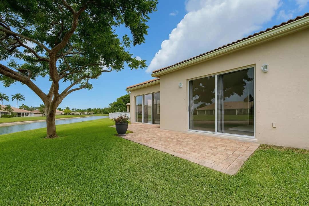 合同活跃: $3,500 (4 贝兹, 3 浴室, 2501 平方英尺)