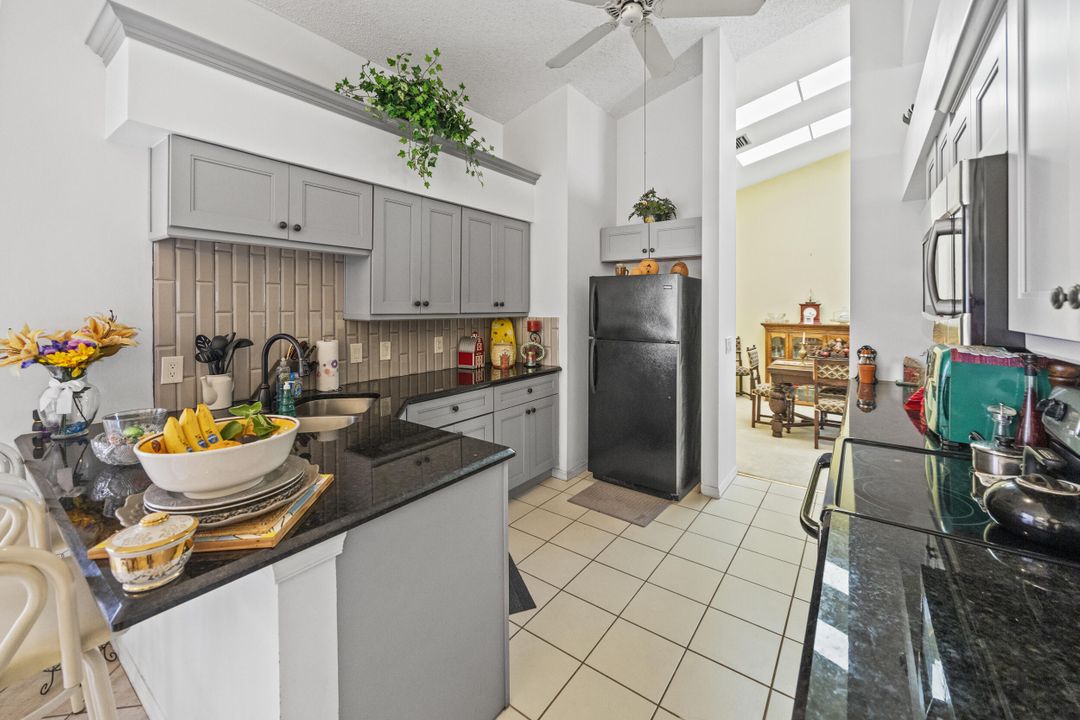 Под контрактом: $374,900 (3 спален, 2 ванн, 1687 Квадратных фут)