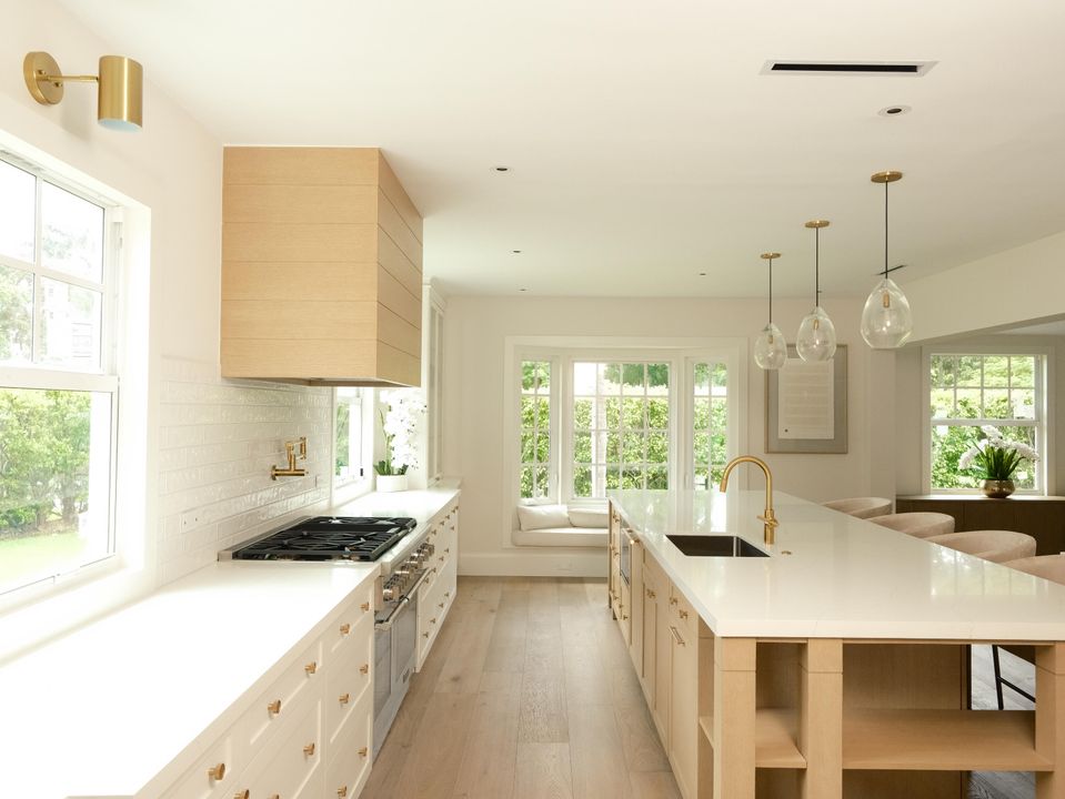 出租: $35,000 (4 贝兹, 2 浴室, 3100 平方英尺)