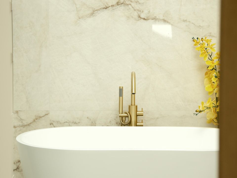 出租: $35,000 (4 贝兹, 2 浴室, 3100 平方英尺)