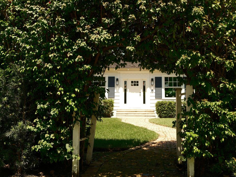 出租: $35,000 (4 贝兹, 2 浴室, 3100 平方英尺)