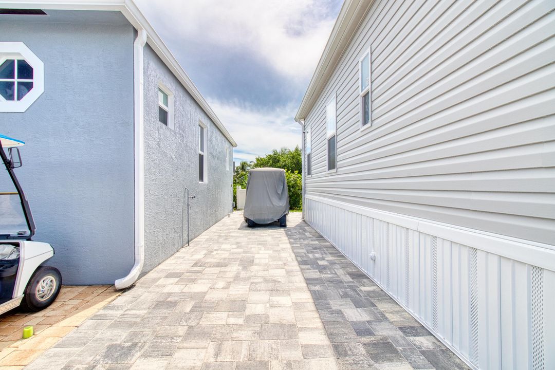 For Sale: $409,000 (2 beds, 2 baths, 700 Square Feet)