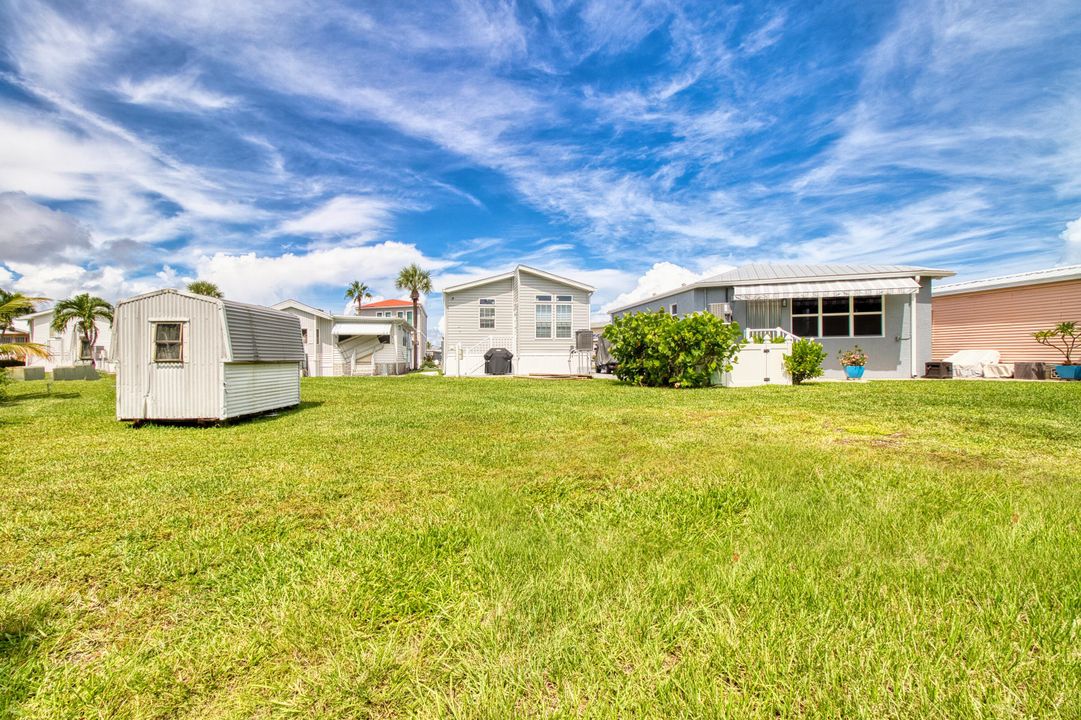 For Sale: $409,000 (2 beds, 2 baths, 700 Square Feet)