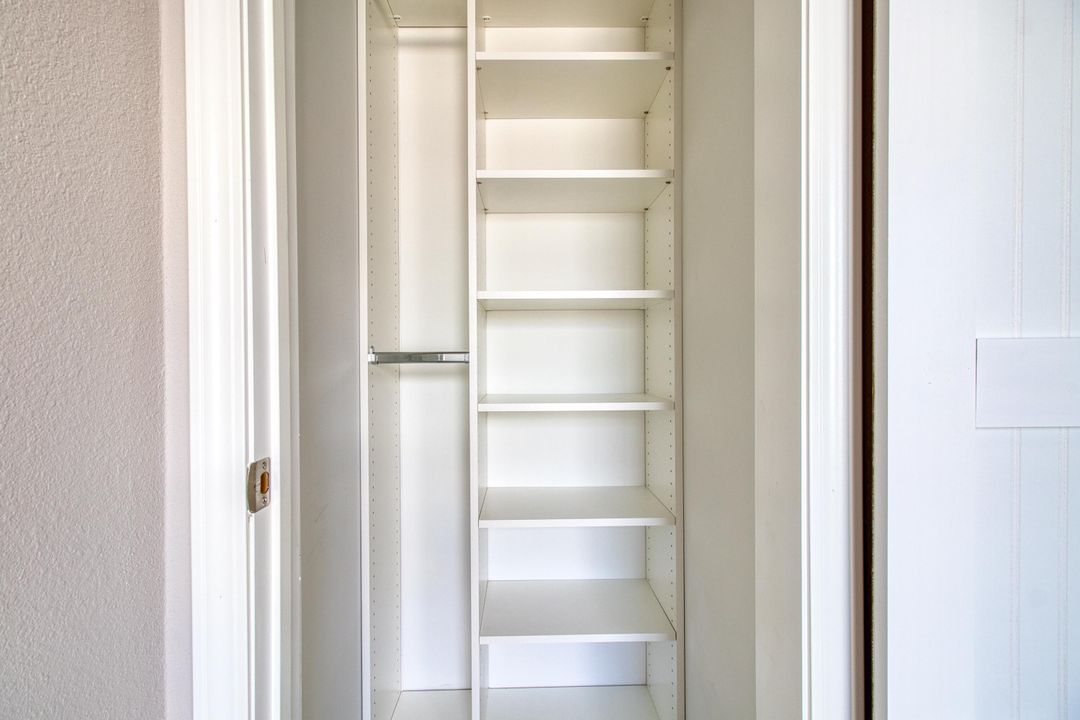 For Sale: $409,000 (2 beds, 2 baths, 700 Square Feet)