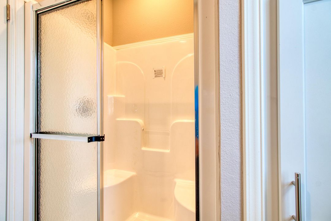 For Sale: $409,000 (2 beds, 2 baths, 700 Square Feet)