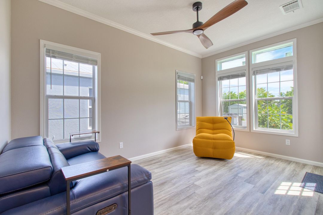 For Sale: $409,000 (2 beds, 2 baths, 700 Square Feet)