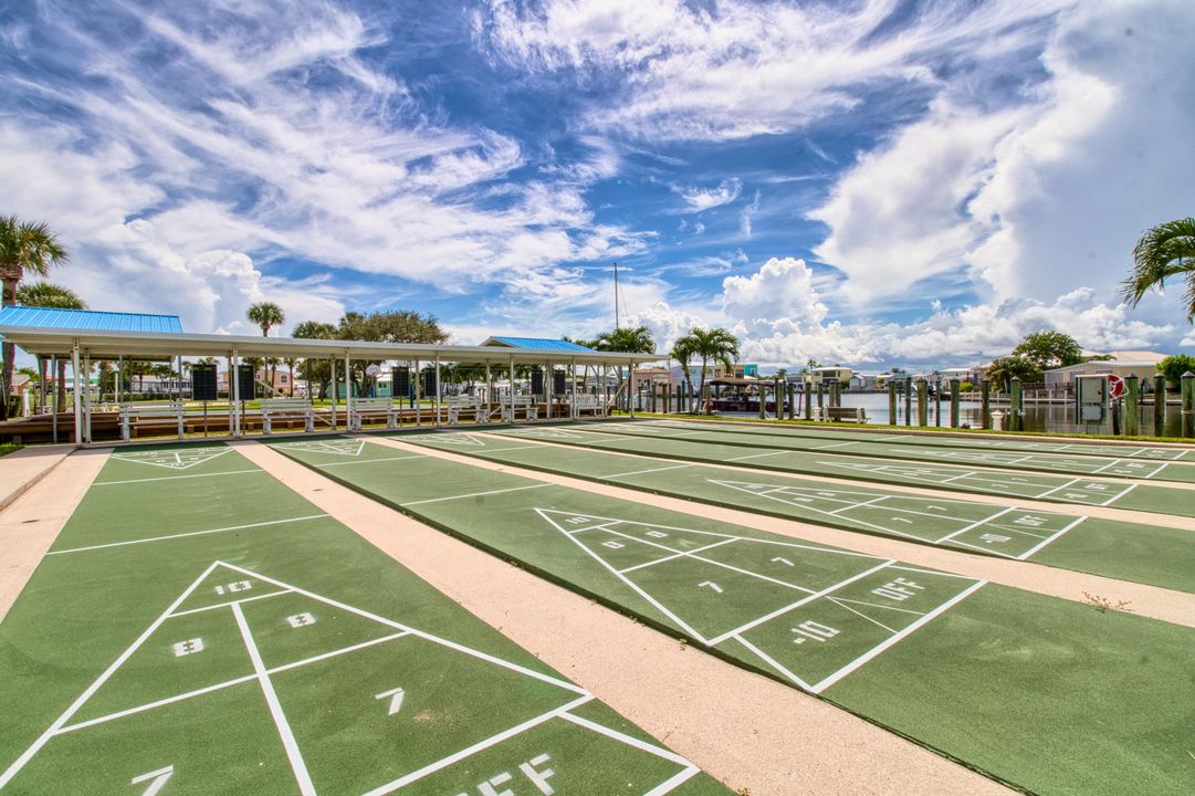 For Sale: $409,000 (2 beds, 2 baths, 700 Square Feet)