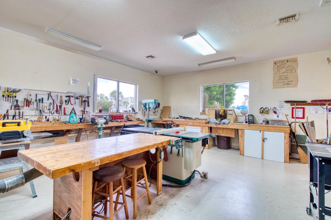 For Sale: $409,000 (2 beds, 2 baths, 700 Square Feet)