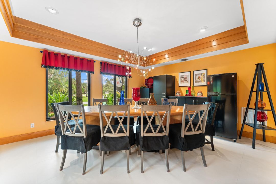 待售: $5,250,000 (6 贝兹, 4 浴室, 4302 平方英尺)