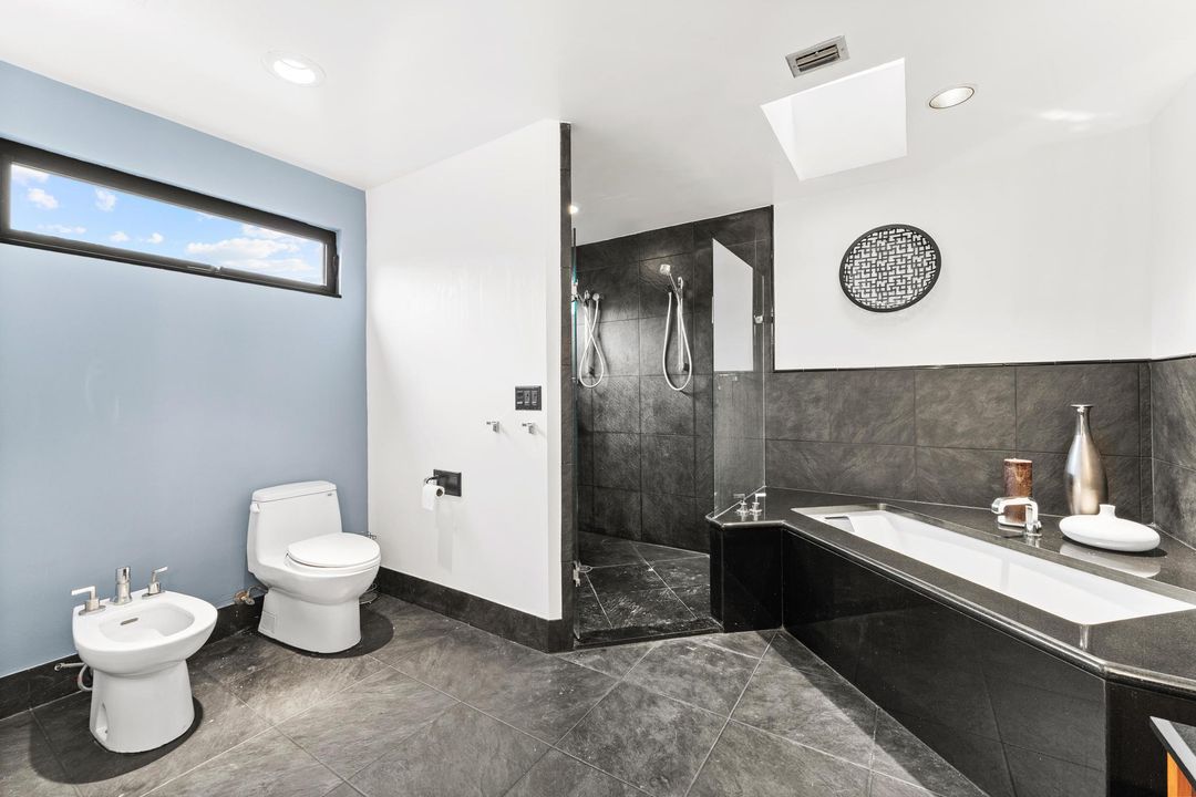 待售: $5,250,000 (6 贝兹, 4 浴室, 4302 平方英尺)