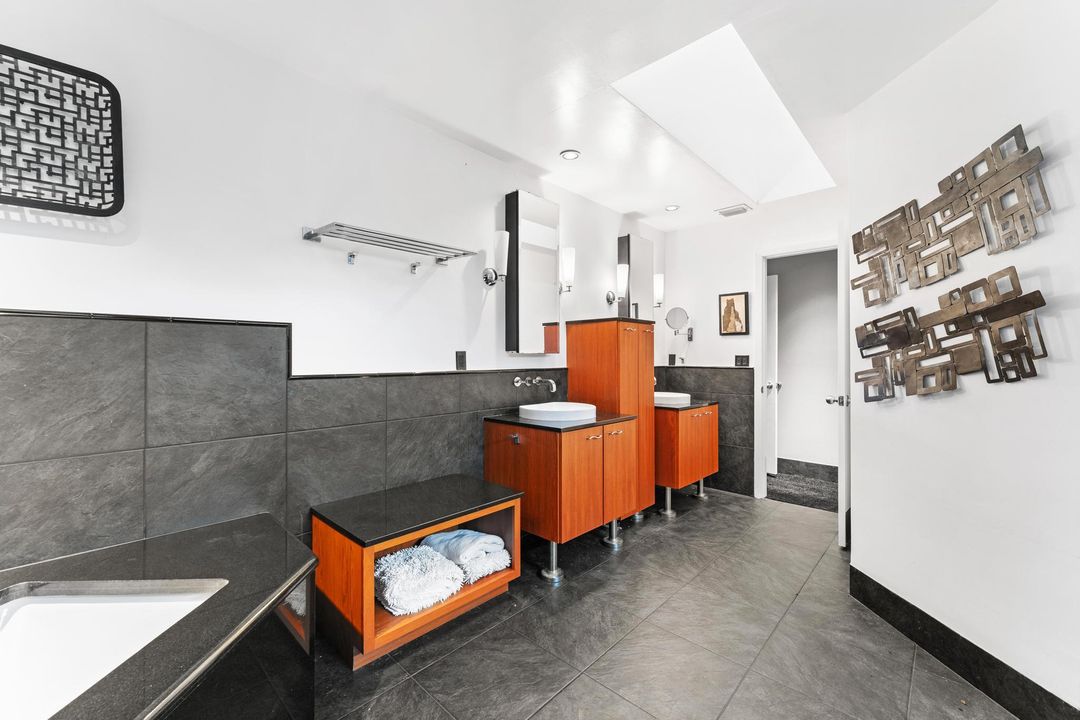 待售: $5,250,000 (6 贝兹, 4 浴室, 4302 平方英尺)