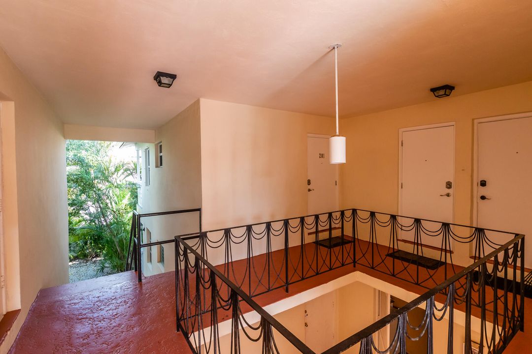 Под контрактом: $2,300 (2 спален, 2 ванн, 989 Квадратных фут)