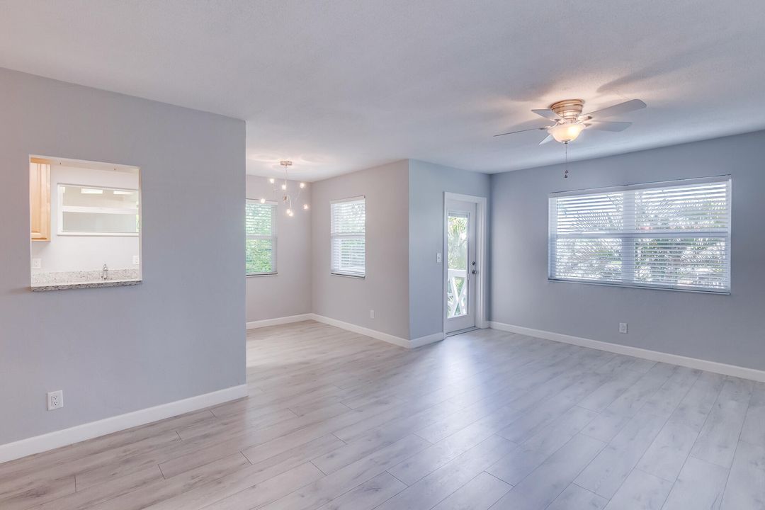 Под контрактом: $2,300 (2 спален, 2 ванн, 989 Квадратных фут)