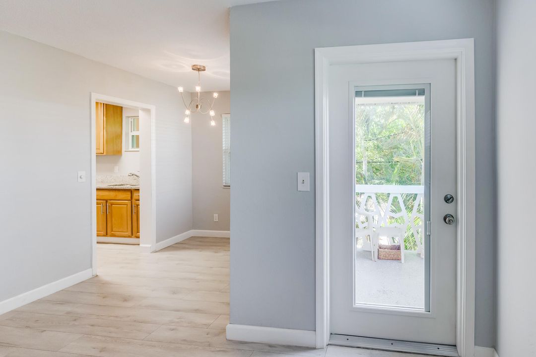 Под контрактом: $2,300 (2 спален, 2 ванн, 989 Квадратных фут)