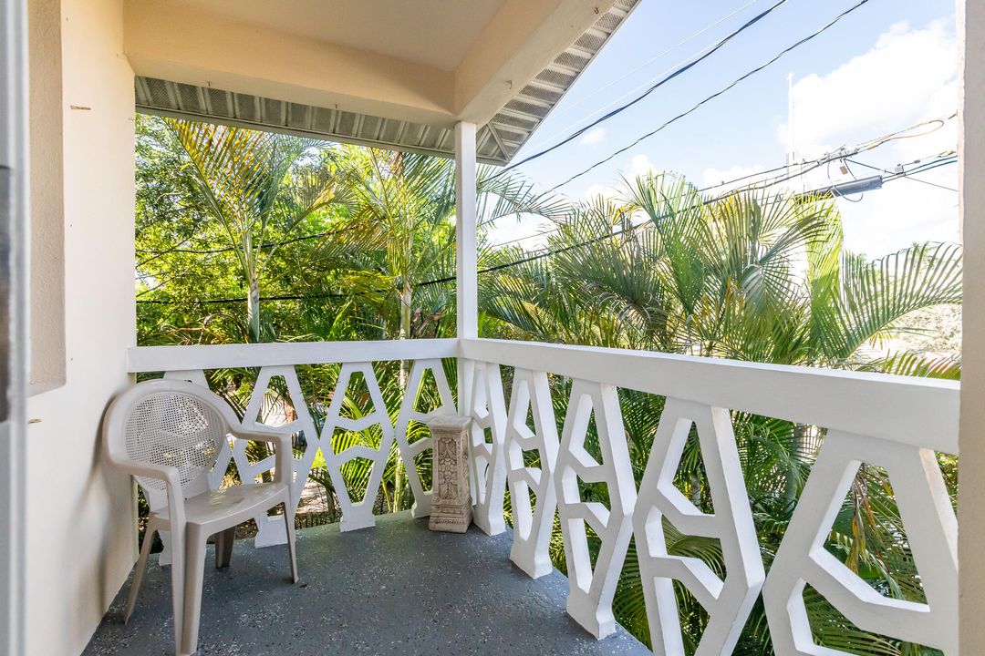 Под контрактом: $2,300 (2 спален, 2 ванн, 989 Квадратных фут)