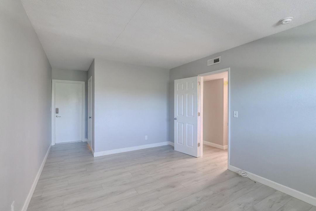 Под контрактом: $2,300 (2 спален, 2 ванн, 989 Квадратных фут)