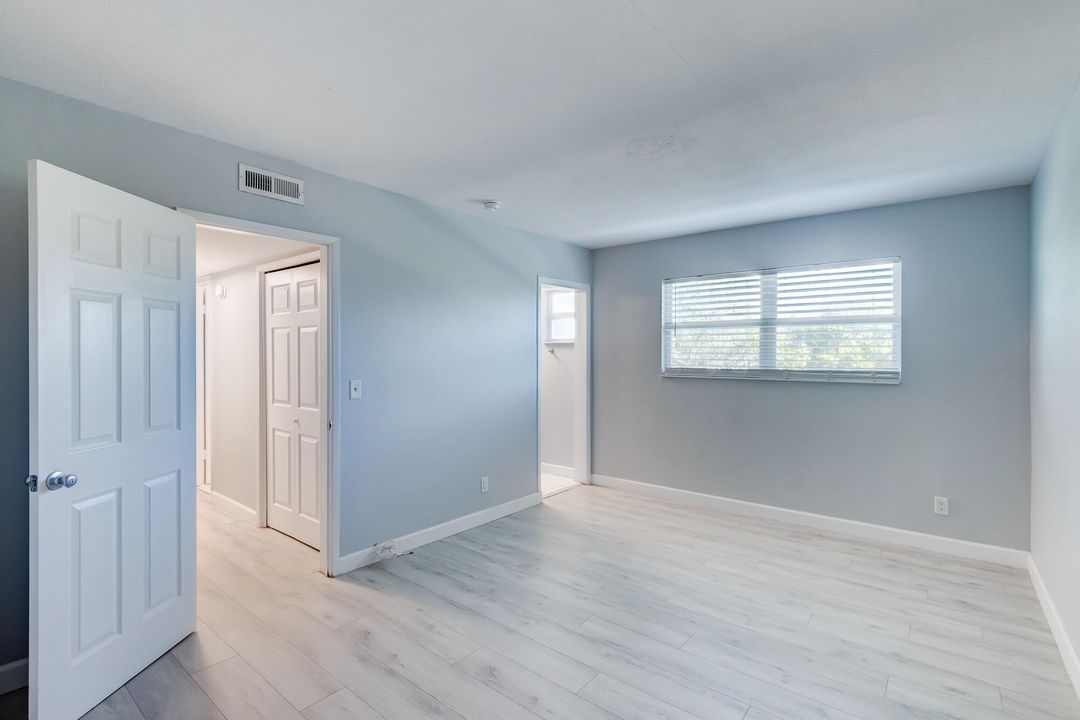 Под контрактом: $2,300 (2 спален, 2 ванн, 989 Квадратных фут)